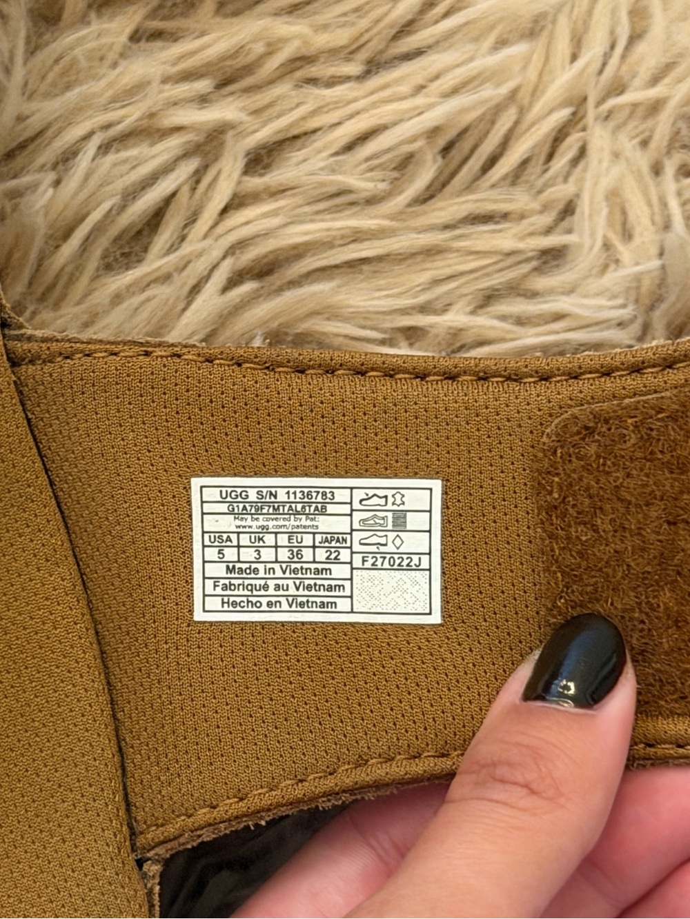 UGG Goldenstar Suede Platform Sandals - Picture 5 of 5